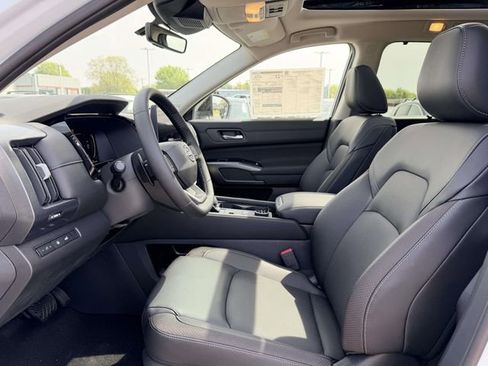 New 2026 Nissan Pathfinder SL AWD/4WD image 16