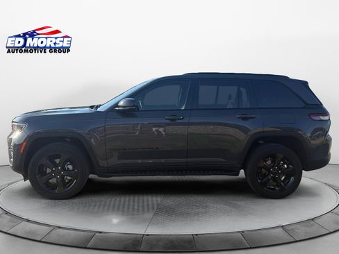 Used 2024 Jeep Grand Cherokee Limited w/ Black Appearance Package AWD/4WD image 2