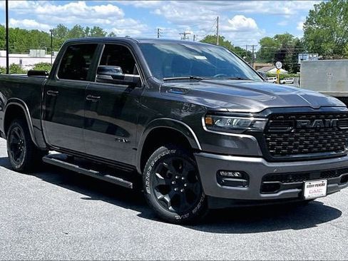 Used 2025 RAM 1500 Big Horn AWD/4WD image 3