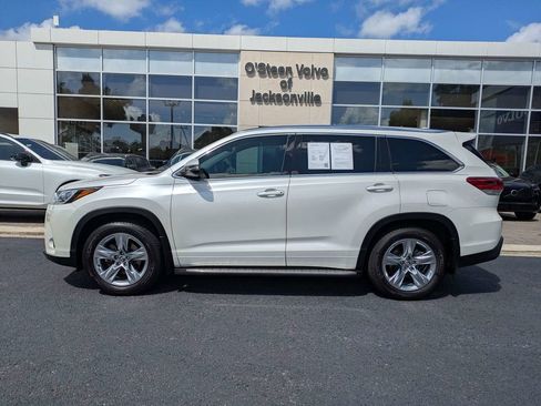 Used 2019 Toyota Highlander Limited AWD/4WD image 3