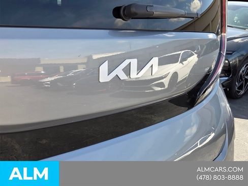 Used 2025 Kia Soul LX w/ LX Technology Package FWD image 11