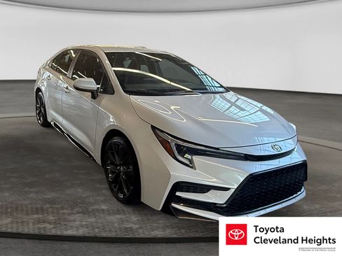 Used 2025 Toyota Corolla SE FWD image 3