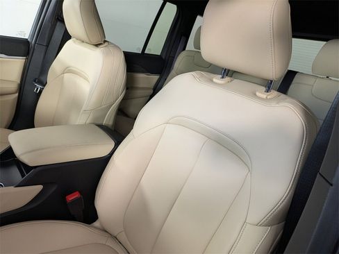 New 2025 Jeep Grand Cherokee Limited image 16