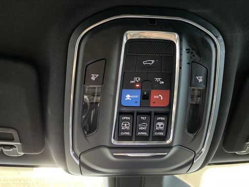 Used 2024 Jeep Grand Cherokee L Limited w/ Luxury Tech Group II image 26