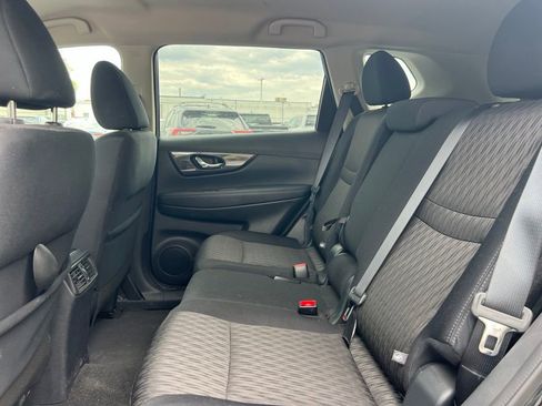 Used 2018 Nissan Rogue SV FWD image 3