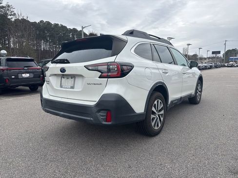Used 2021 Subaru Outback Premium image 5