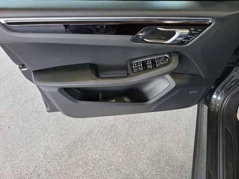 Used 2023 Porsche Macan Turbo AWD/4WD image 15