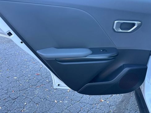 New 2025 Kia K4 LXS image 21