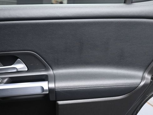 Used 2020 Mercedes-Benz GLB 250 GLB 250 w/ Premium Package image 25