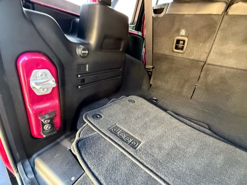 Used 2022 Jeep Wrangler Unlimited Rubicon w/ Xtreme Recon 35" Tire Package image 36