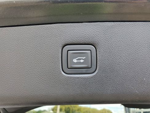 Used 2019 Chevrolet Blazer LT image 8