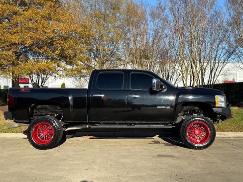 Used 2013 Chevrolet Silverado 2500 LT w/ Suspension Package, Off-Road image 2