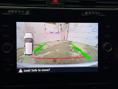 Used 2016 Volkswagen Golf 4-Door image 49