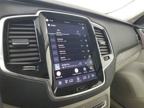 Certified 2025 Volvo XC90 B6 Plus AWD/4WD image 28