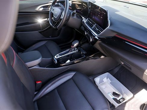 Used 2024 Chevrolet Trax RS w/ Driver Confidence Package image 32