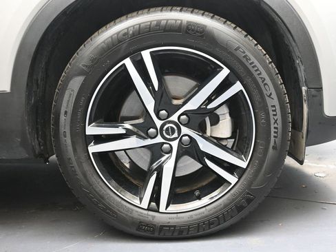 Certified 2025 Volvo XC40 B5 Core image 10