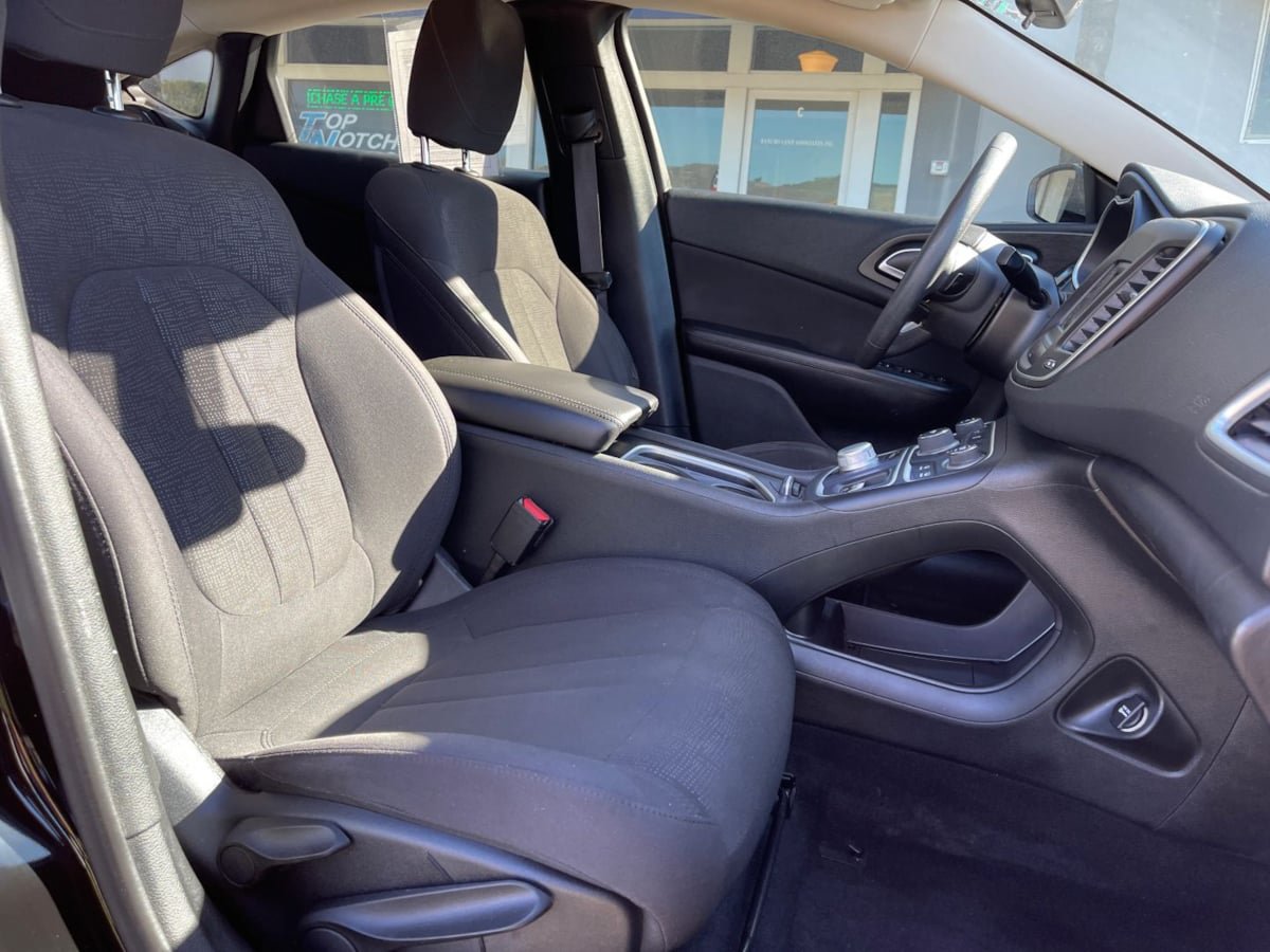 Used 2015 Chrysler 200 Limited FWD image 26