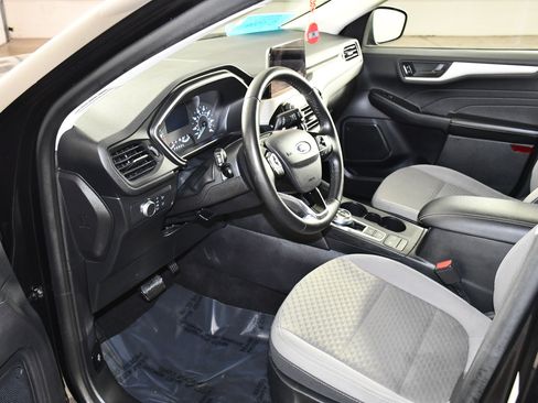 Used 2022 Ford Escape SE w/ SE Sport Appearance Package AWD/4WD image 2