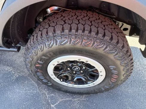 New 2025 Ford Bronco Badlands w/ Sasquatch Package AWD/4WD image 14