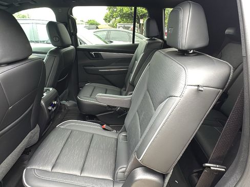 Used 2025 Buick Enclave Sport Touring w/ Power Package FWD image 16