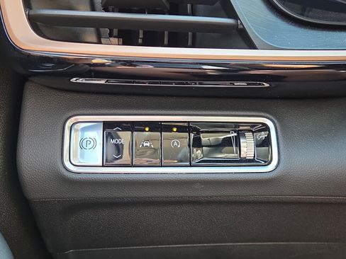 Used 2025 Buick Envision Sport Touring AWD/4WD image 25
