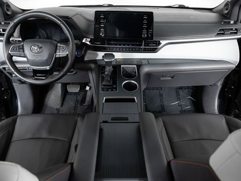 Used 2022 Toyota Sienna XSE w/ XSE Plus Package image 36