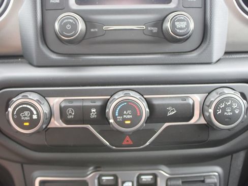 Used 2019 Jeep Wrangler Unlimited Sport S AWD/4WD image 43