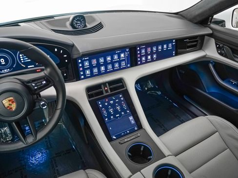 Used 2021 Porsche Taycan Turbo image 18