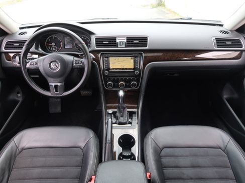 Used 2014 Volkswagen Passat TDI SEL Premium FWD image 11