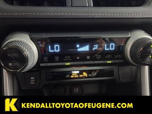 Used 2025 Toyota RAV4 XLE AWD/4WD image 19