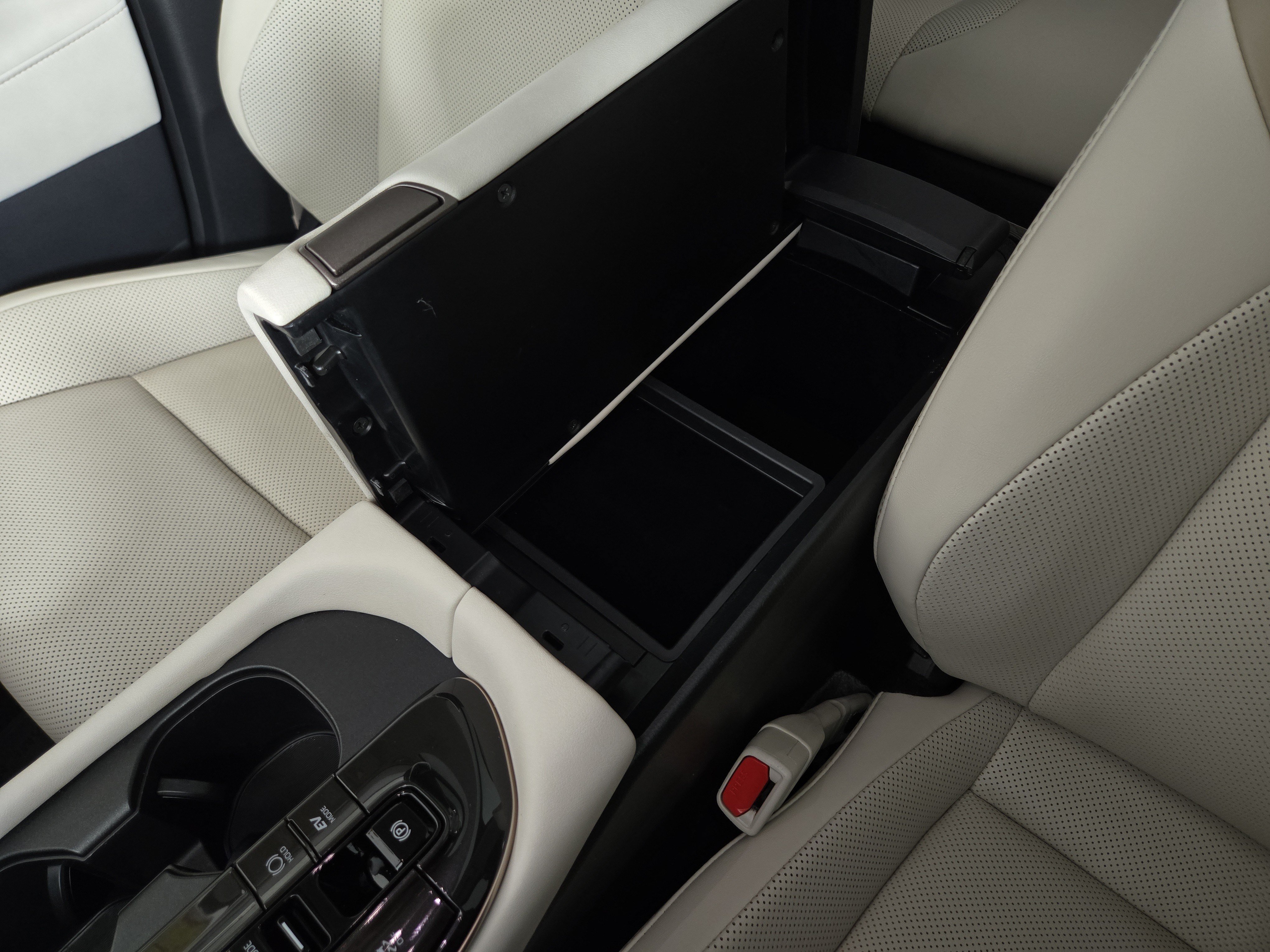 Used 2024 Toyota Crown AWD/4WD image 30