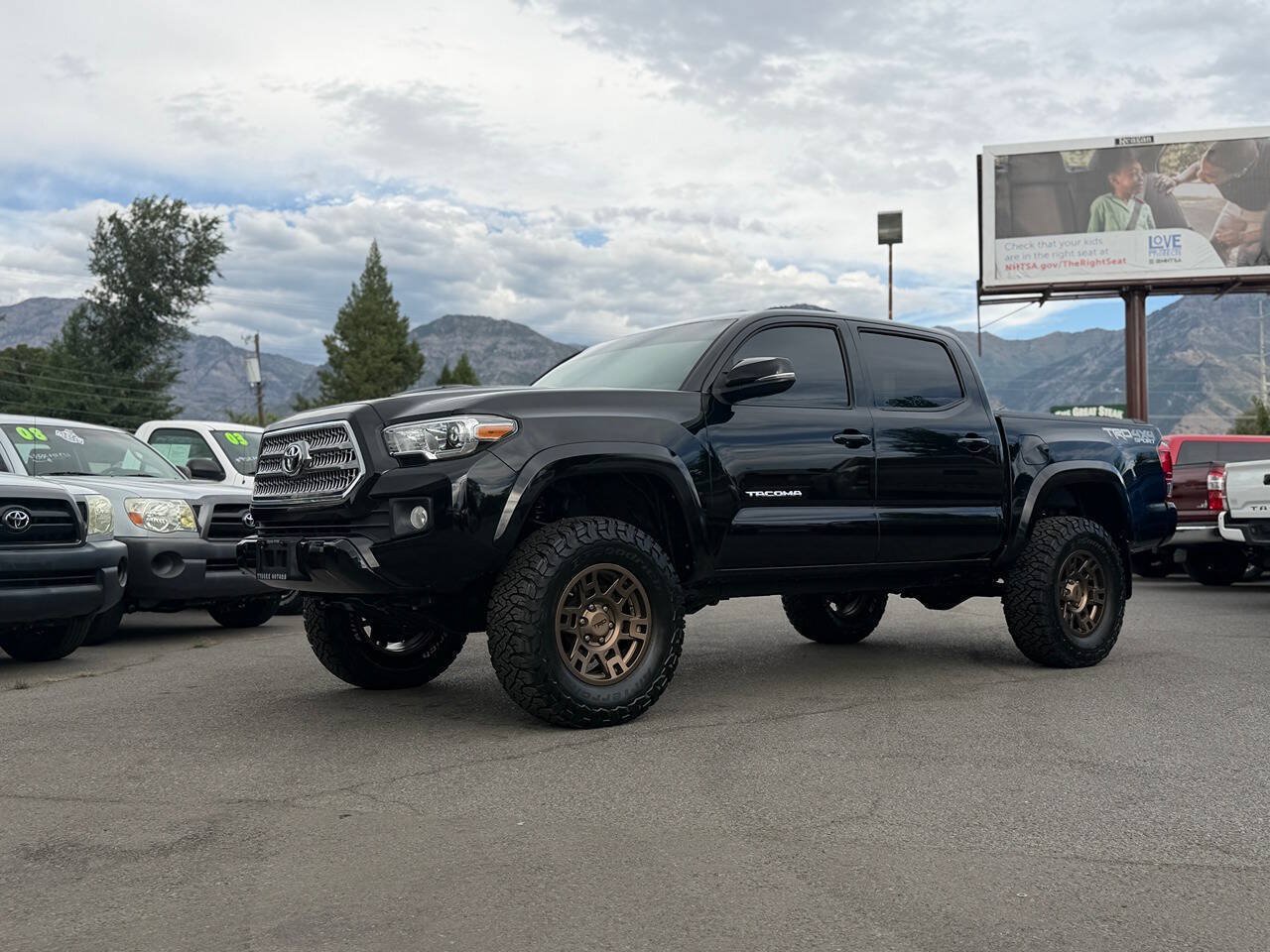 Used 2017 Toyota Tacoma TRD Sport w/ Tow Package AWD/4WD image 73
