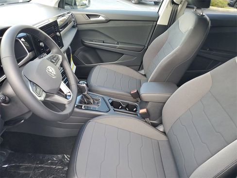 New 2026 Volkswagen Taos SE image 20