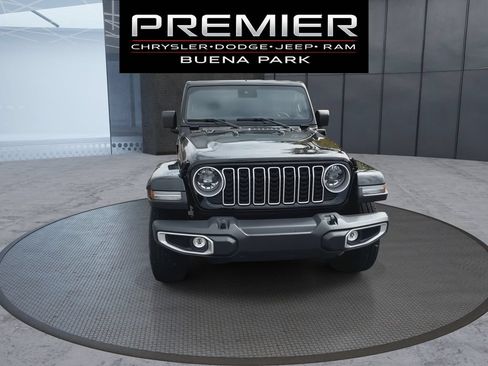 Used 2025 Jeep Wrangler Unlimited Sahara w/ Safety Group AWD/4WD image 3