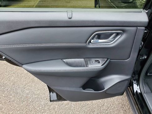 New 2026 Nissan Rogue Platinum w/ Platinum Premium Package AWD/4WD image 9