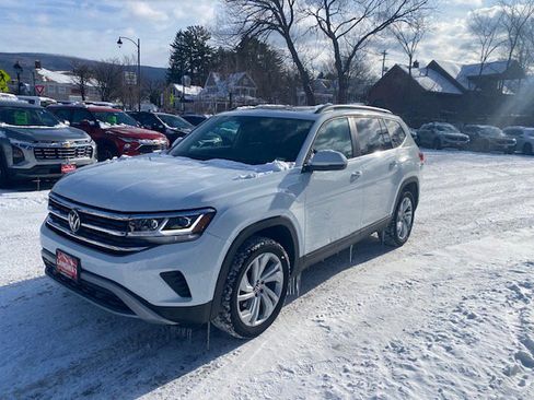 Used 2023 Volkswagen Atlas SE w/ Panoramic Sunroof Package image 3