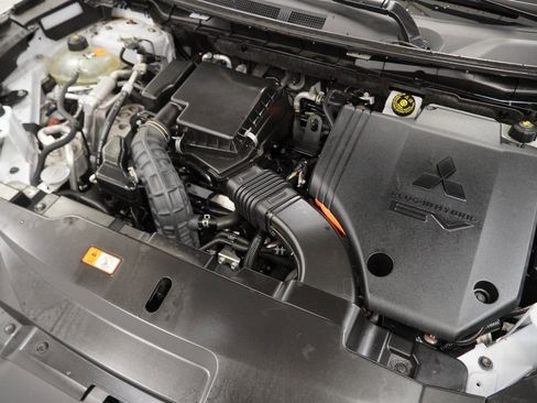 Used 2023 Mitsubishi Outlander SE image 57