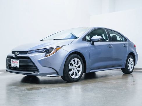 Used 2024 Toyota Corolla LE FWD image 3