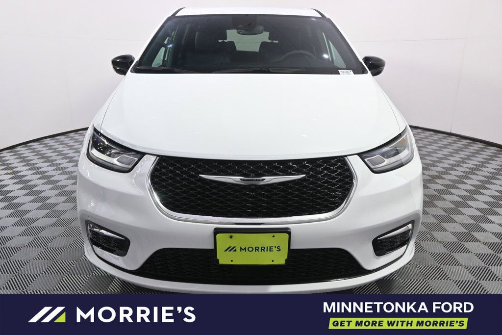 Used 2026 Chrysler Pacifica Select FWD image 11
