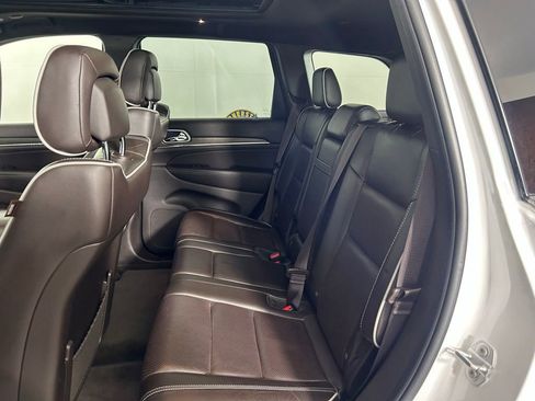 Used 2018 Jeep Grand Cherokee Overland AWD/4WD image 16