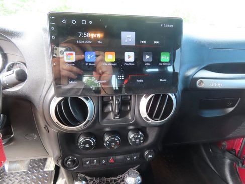 Used 2013 Jeep Wrangler Unlimited Rubicon w/ Dual Top Group AWD/4WD image 35
