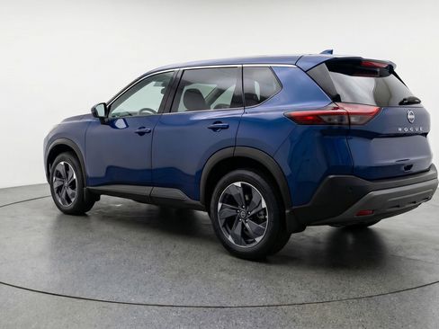 Used 2025 Nissan Rogue SV image 6