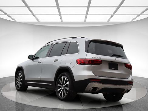 Used 2023 Mercedes-Benz GLB 250 4MATIC w/ Premium Package image 8