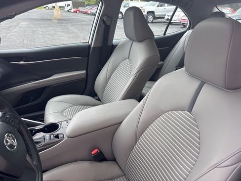 Used 2023 Toyota Camry SE w/ Cold Weather Package image 18