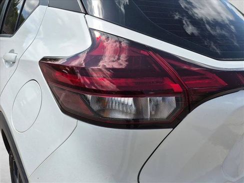 Used 2024 Nissan Kicks SR w/ SR Premium Package FWD image 12