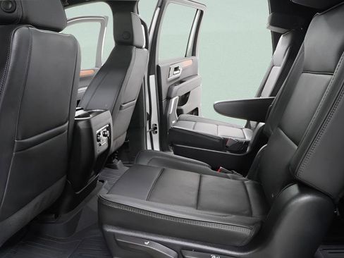 Used 2025 GMC Yukon XL Denali w/ Sun & Power Step Package AWD/4WD image 29
