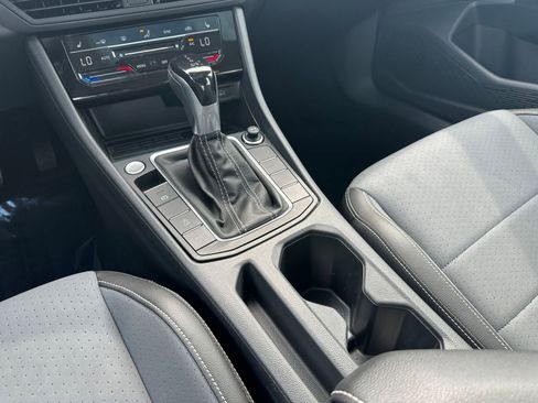 Used 2025 Volkswagen Jetta SE image 40