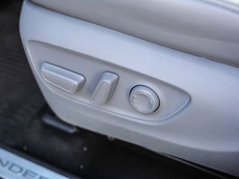 Used 2022 Toyota Highlander Limited image 18