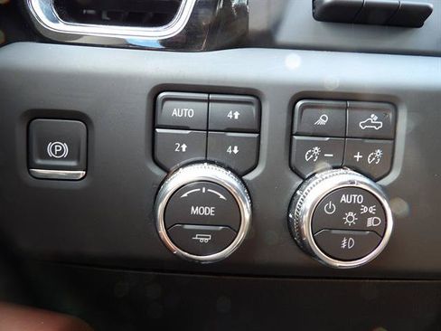 Used 2025 GMC Sierra 3500 Denali Ultimate AWD/4WD image 21