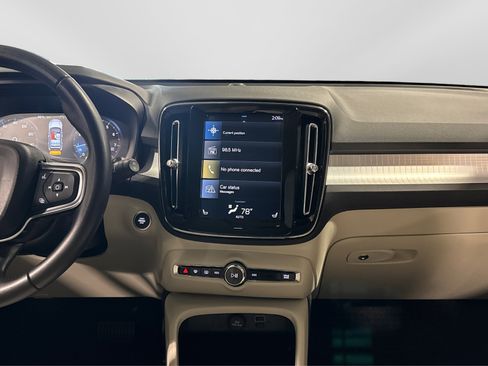 Used 2019 Volvo XC40 T5 Momentum image 27